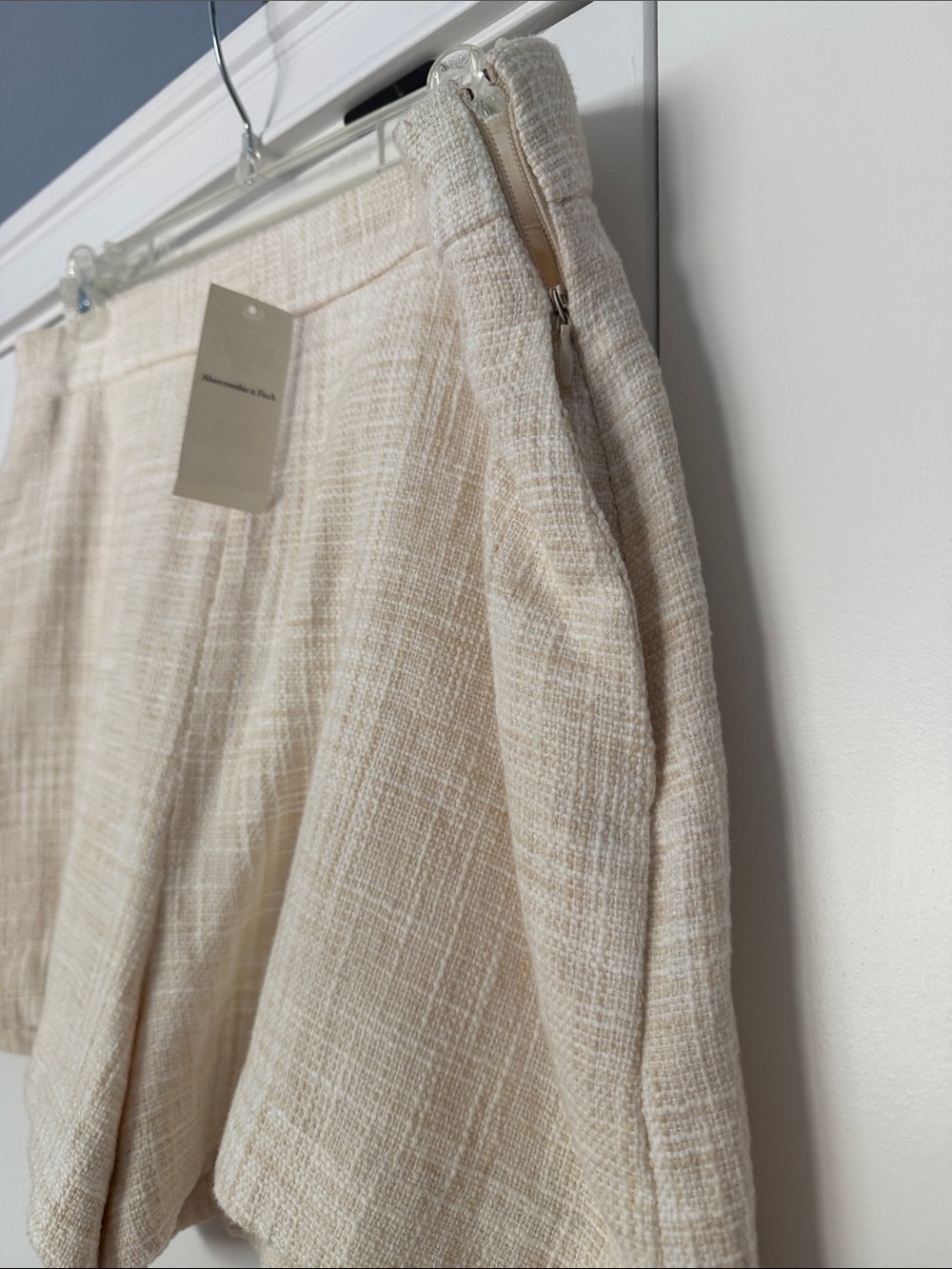 Abercrombie & Fitch Cream High-Waist Textured Shorts - Picture 2 of 4